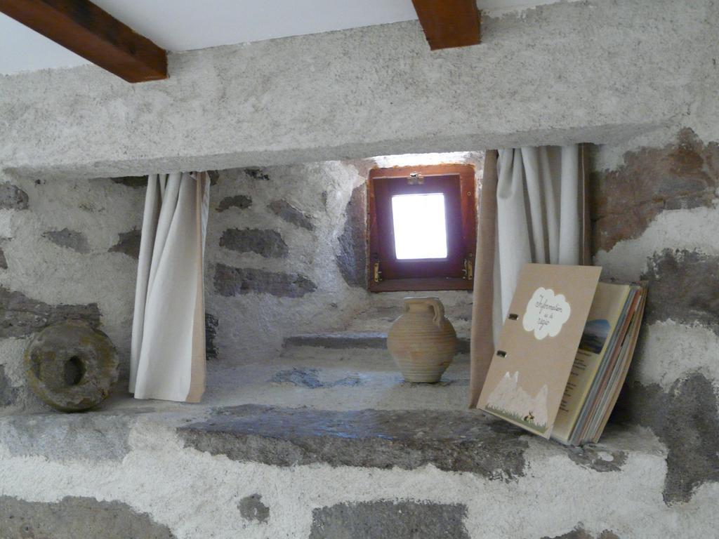 Chambre D'Hotes Grange De La Bastide Laveissiere Room photo